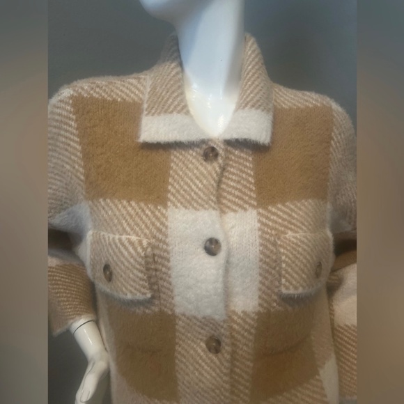 TORRID Women’s Eyelash Jaquard  Plaid Button- Up Jackett Tan/ Cream Size  1 - Picture 3 of 15